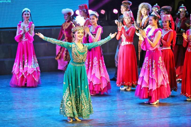 国内外800余名舞者相聚新疆